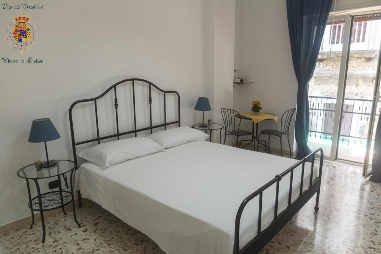 ナポリ Alvarez De Toledo Bed & Breakfast エクステリア 写真